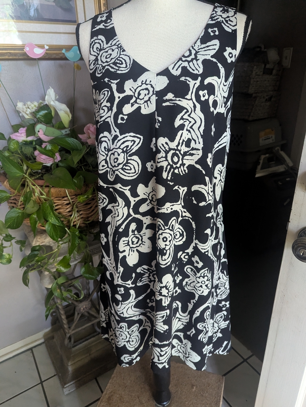 CAbi black & White Floral V-Neck Sleeveless Dress.